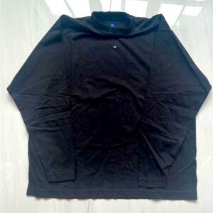 New Men’s Yeezy Gap Long Sleeve T Black Shirt size M in a package runs big